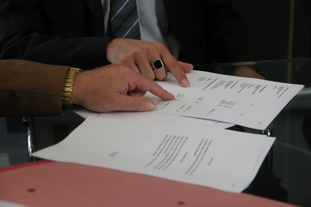 contract, consultation, office, meeting, boss, secretary, hand, understanding, arrangement, decision, agreement, convention, desk, lease, sign, signing, conclusion, contract, contract, contract, contract, contract, consultation, meeting, agreement, lease. Franchise financing vs startup loan: what the SBA expects