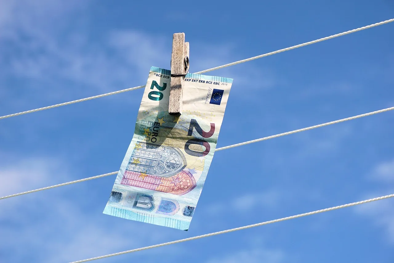 euro, clothes line, clothespins, bracket, money, seem, currency, finance, dollar bill, banknote, paper money, save up, cash, money laundering, dry, money laundering, money laundering, money laundering, money laundering, money laundering. The shape of a credit line balance reveals the business behind it